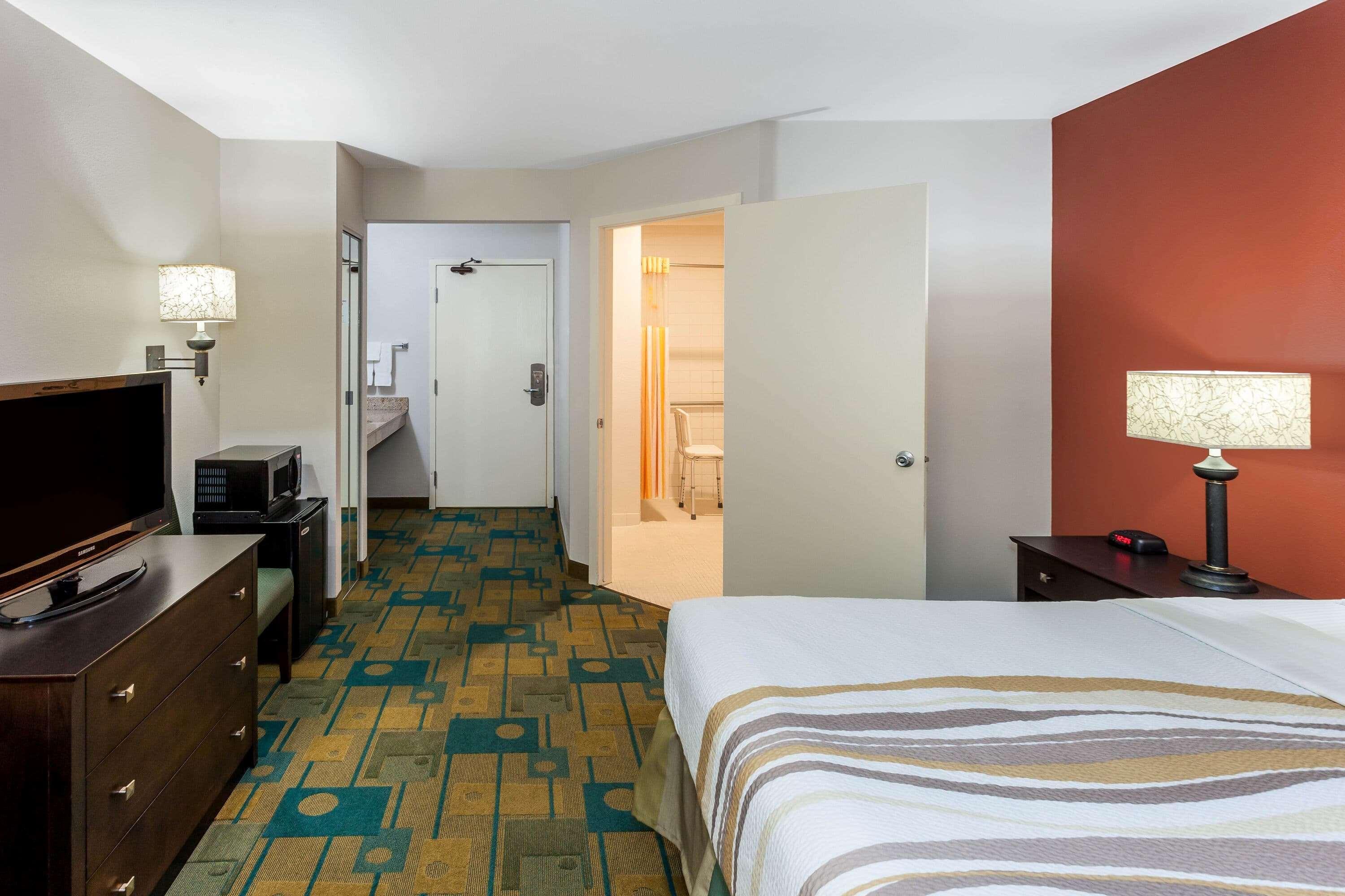 La Quinta Inn By Wyndham Sheboygan Exterior photo