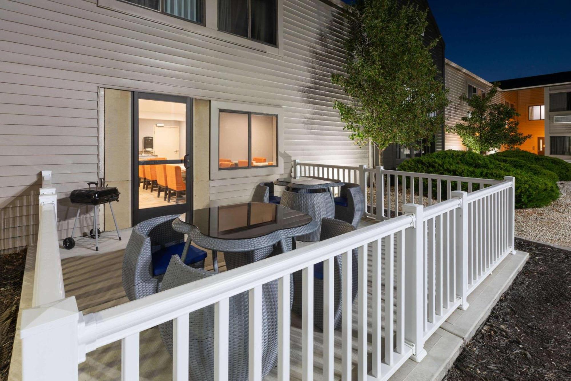 La Quinta Inn By Wyndham Sheboygan Exterior photo