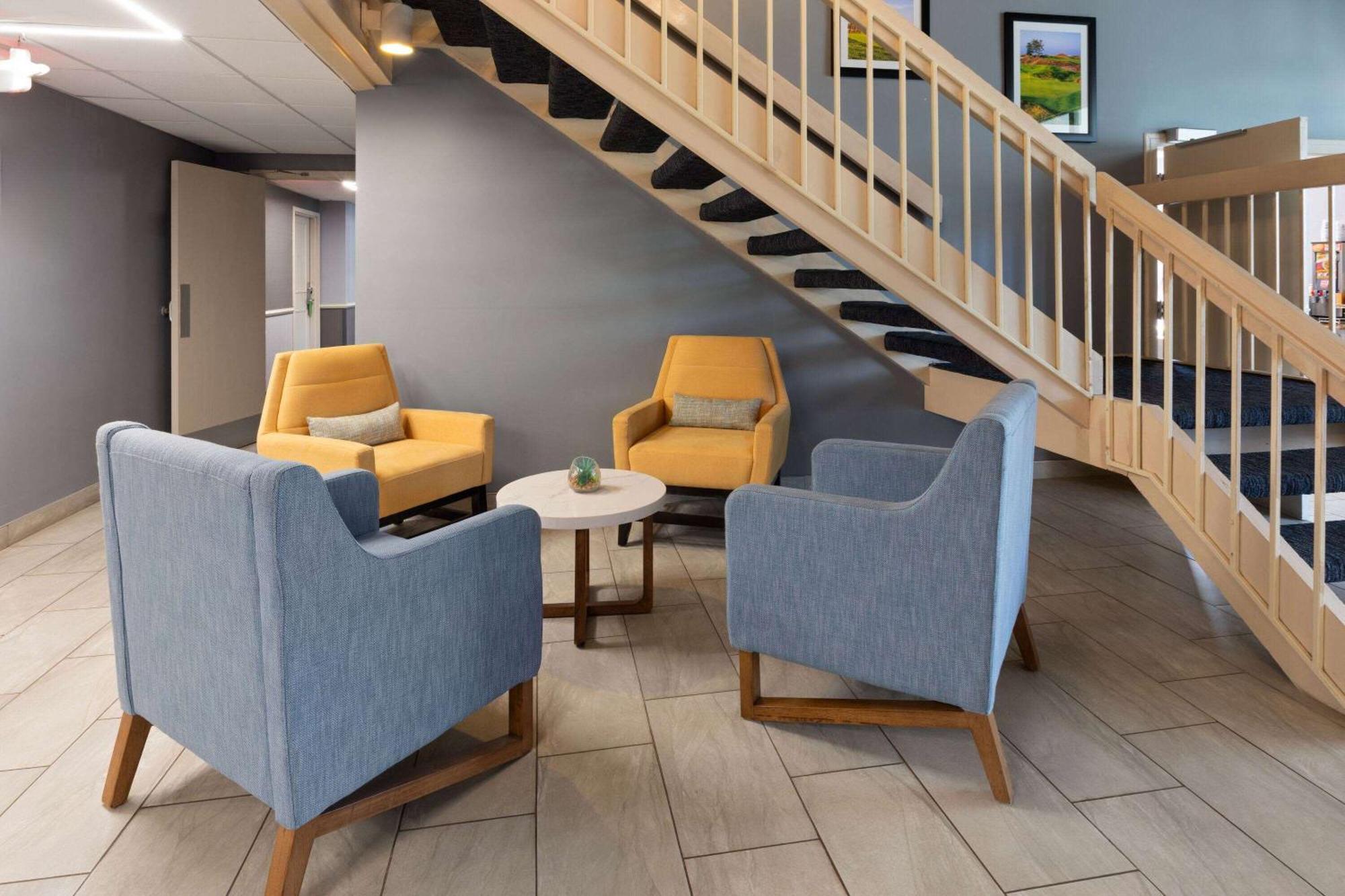 La Quinta Inn By Wyndham Sheboygan Exterior photo