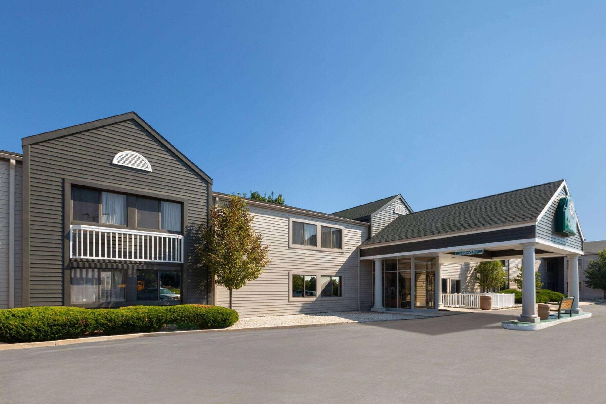 La Quinta Inn By Wyndham Sheboygan Exterior photo
