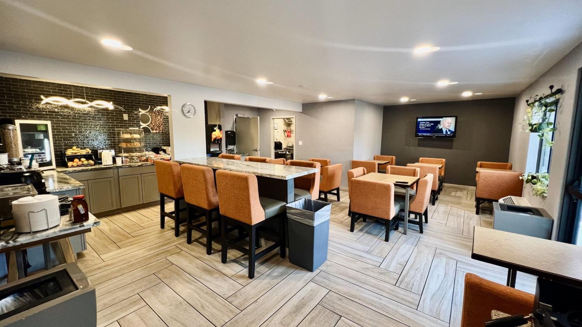 La Quinta Inn By Wyndham Sheboygan Exterior photo